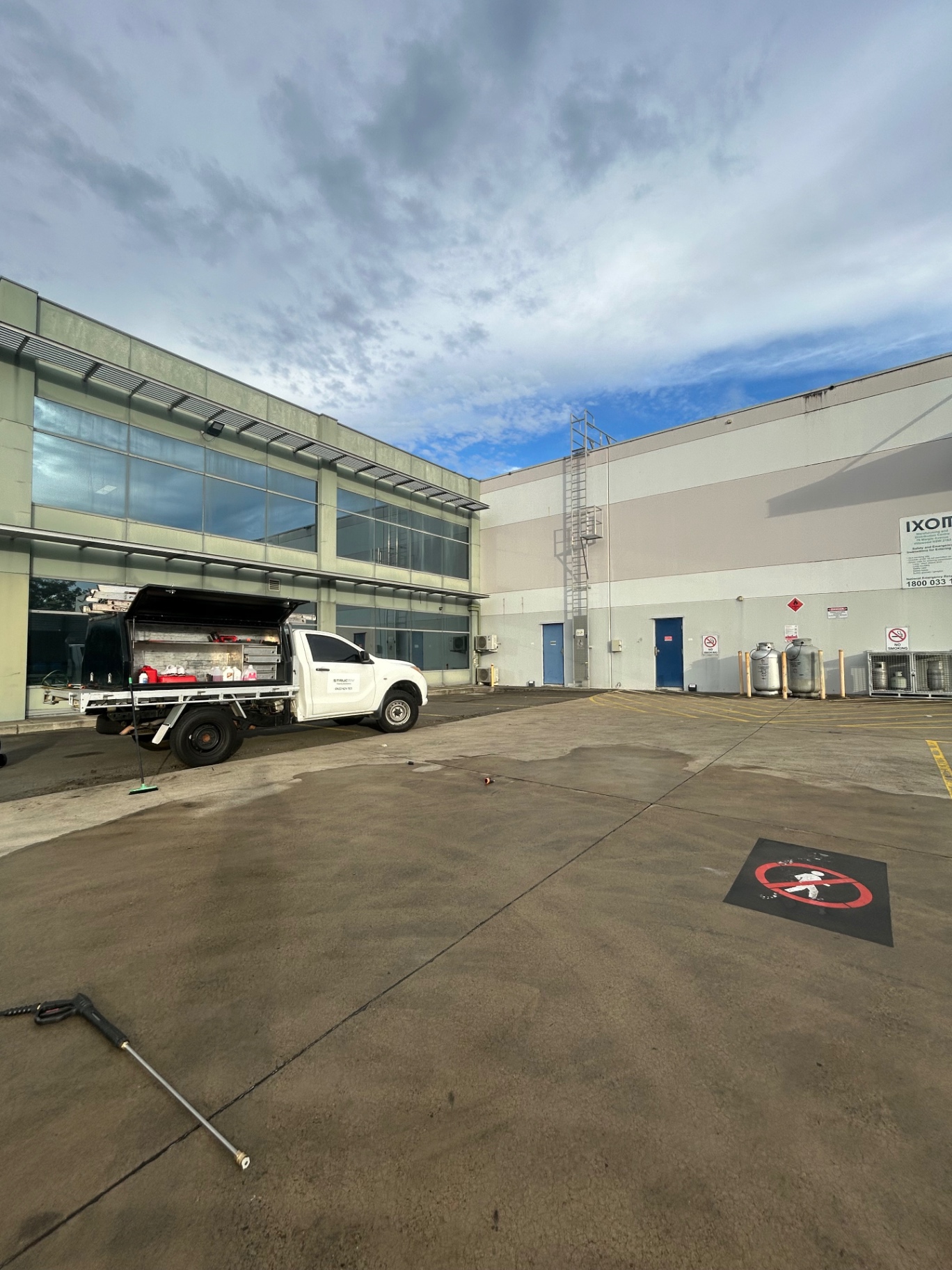 Structiv ute parked in a commercial car park during a clean